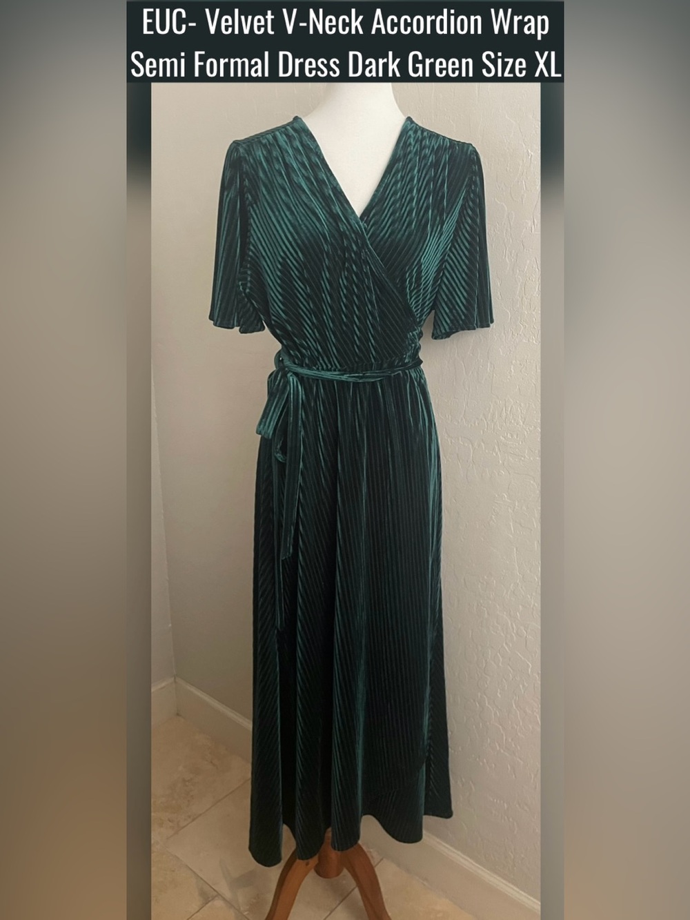 EUC- Velvet V-Neck Accordion Wrap Semi Formal Dress in Dark Green Size XL